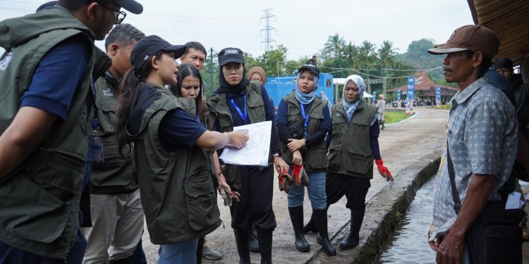 RELAWAN PLN GARAP PROGRAM PEMANFAATAN ENERGI BERSIH DAN PENGOLAHAN LIMBAH GUNA DUKUNG NET ZERO EMISSION