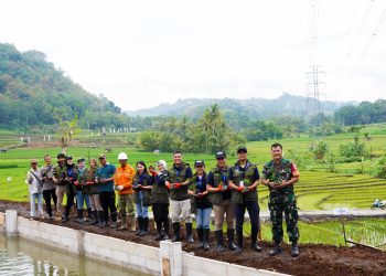 DUKUNG NET ZERO EMISSION, RELAWAN PLN GARAP PROGRAM PEMANFAATAN ENERGI BERSIH DAN PENGOLAHAN LIMBAH DI DESA POLOSIRI