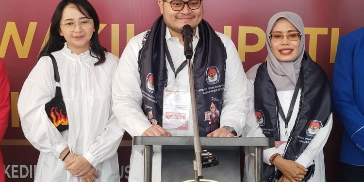 Rekapitulasi Pilkada 2024, KPU Kabupaten Kediri Umumkan Pasangan Dhito-Dewi Unggul