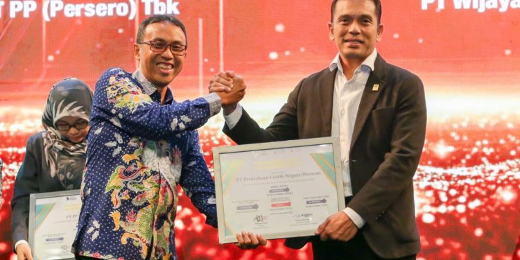 PLN Raih Penghargaan Integritas Bisnis Lestari 2024 dari Transparency International Indonesia