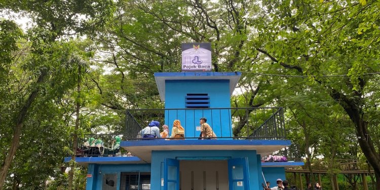 Pojok Baca Digital Taman Hutan Joyoboyo dan Taman Sekartaji  Tampak Estetik Hingga Menarik Perhatian Pecinta Literasi