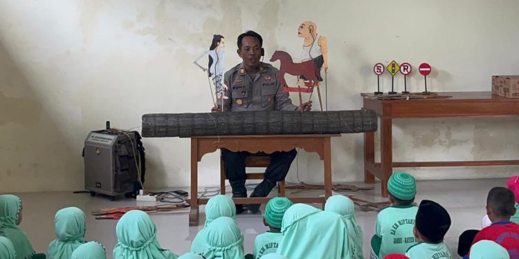 113 Anak TK Dan Kelompok Bermain Kunjungi Polsek Plemahan
