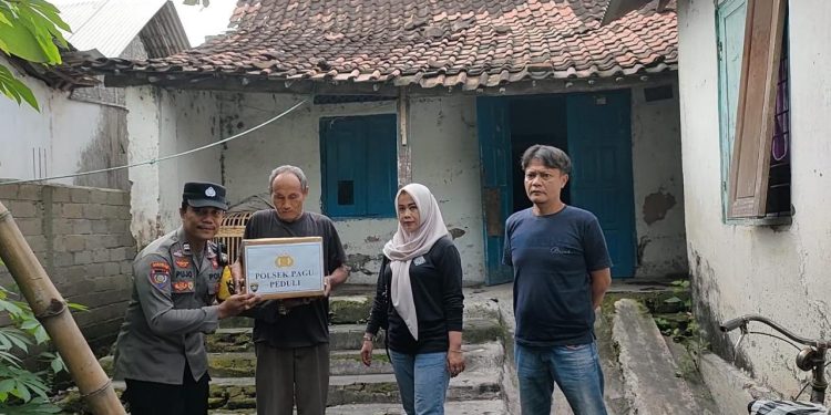 Polsek Pagu Salurkan Paket Sembako Melalui Program Jum’at Berkah