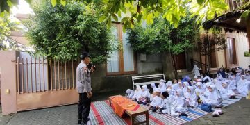 Polsek Pagu Berikan Edukasi Peringatan Isra’ Mi’raj kepada Siswa RA Purwaninda