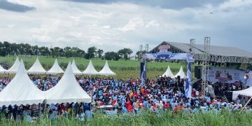 Ribuan Peserta Ikuti Mlaku Bareng Mbak Vinanda – Gus Qowim Berhadiah Beat dan Umrah