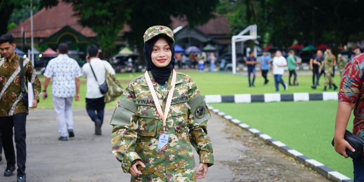 Wali Kota Kediri Vinanda Prameswati Curi Perhatian di Lokasi Pemberangkatan Retret Magelang