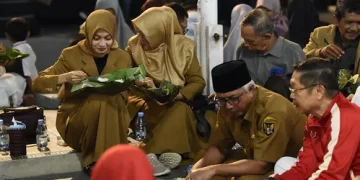 Ribuan Masyarakat Memadati Halaman Balai Kota Kediri