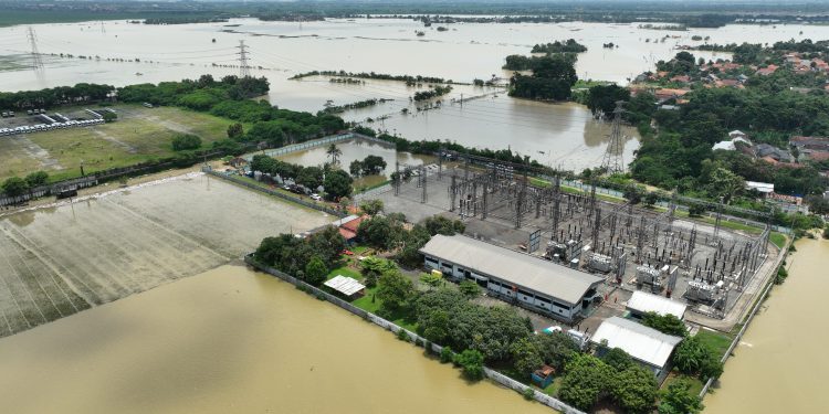 General Manager PLN UIT JBT Terjun Langsung di Titik Banjir, Pantau Penanganan Gardu Induk Terdampak