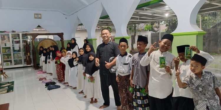Berbagi Kebahagiaan Ramadhan, CV Rahayu Wijaya Bagikan Santunan Kepada Anak Yatim Piatu