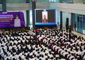 Penyerahan SK Pengangkatan CPNS dan PPPK, Mas Dhito: Jangan Terjebak di Zona Nyaman