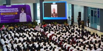 Penyerahan SK Pengangkatan CPNS dan PPPK, Mas Dhito: Jangan Terjebak di Zona Nyaman