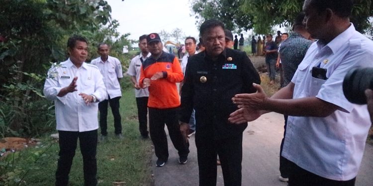 Bupati Nganjuk Tinjau Jalan Amblas di Jintel, Targetkan Solusi Alternatif dalam 3 Hari