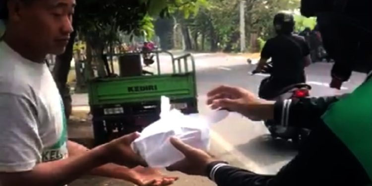 Wujud Kepedulian Sesama, SMSI Scooter Club Adakan Program Berbagi