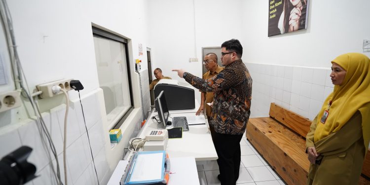 Menuju Rumah Sakit Rujukan, Mas Dhito Cek 3 Gedung Baru RSKK