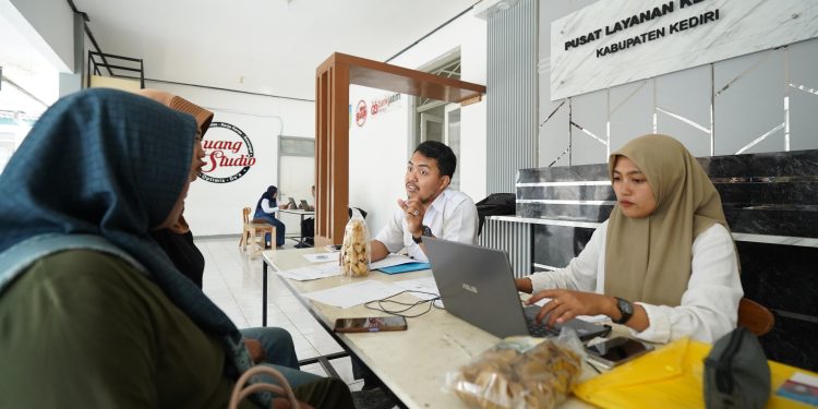 Tahun Ini Mas Dhito Alokasikan Bantuan Modal Bagi 5.446 UMKM