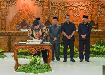 Pemkab dan DPRD Kabupaten Kediri Sepakati Bersama Raperda Perubahan APBD 2025