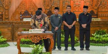 Pemkab dan DPRD Kabupaten Kediri Sepakati Bersama Raperda Perubahan APBD 2025