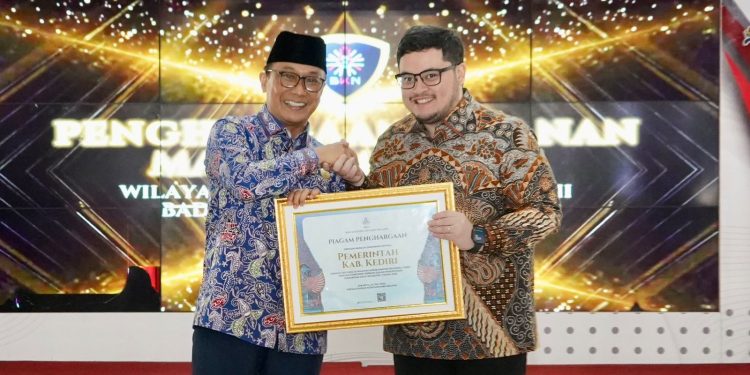 Terima Dua Penghargaan BKN, Mas Dhito Komitmen Genjot Indeks Reformasi Birokrasi