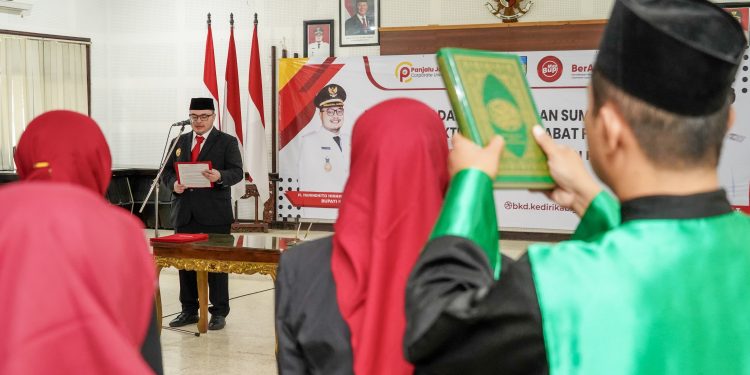 Mas Dhito Lantik Pimpinan Empat OPD di Kabupaten Kediri dengan Nama Baru