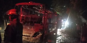 Malam Mencekam di Sukomoro Nganjuk, Bus dan Motor Dilalap Api Usai Tabrakan