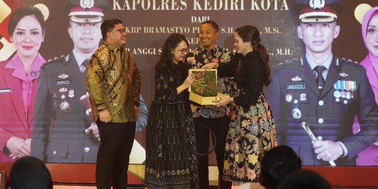 Wujudkan Keamanan di Kabupaten Kediri, Mas Dhito Bangun Sinergitas dengan 2 Kapolres Baru