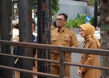 Dinas PUPR Kota Kediri Cabut 40 Tiang Seluler Ilegal di Jalan Brawijaya