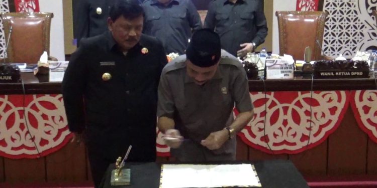 Pemerintah dan DPRD Nganjuk Tandatangani Kesepakatan Perubahan KUA-PPAS TA 2025