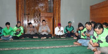 Polres Nganjuk dan Komunitas Ojol Gelar Doa Bersama untuk Alm. Affan Kurniawan