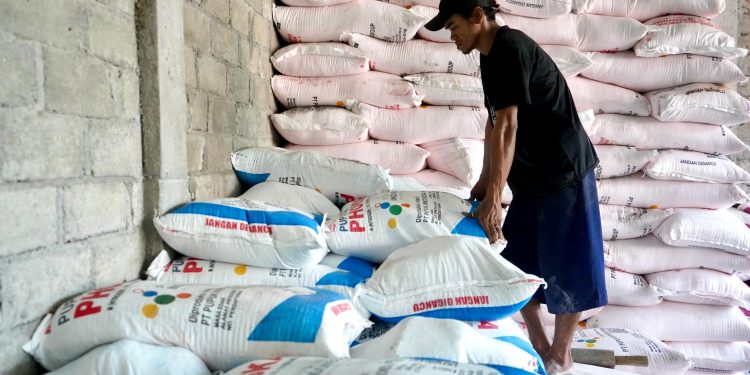Mas Dhito Lindungi Petani dari Praktik Nakal Penjualan Pupuk Subsidi di Atas HET