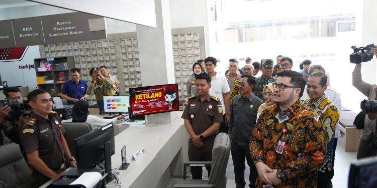 Prioritaskan Pelayanan Masyarakat, Mas Dhito Resmi Buka Mall Pelayanan Publik