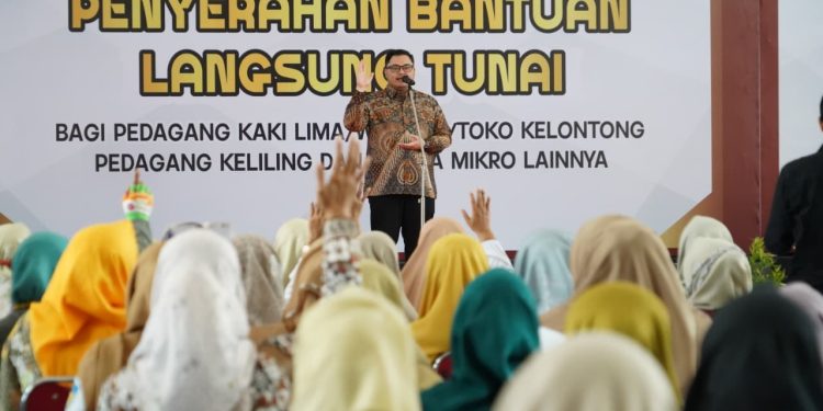 Ratusan Guru Non ASN di Kediri Terima Bantuan Modal Usaha dari Mas Dhito