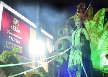 Kontingen Gudang Garam Bersinar di Gemerlap Dhoho Night Carnival
