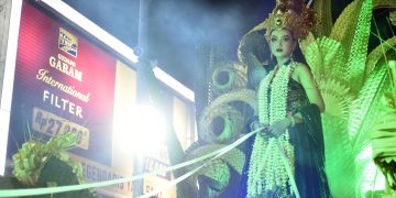 Kontingen Gudang Garam Bersinar di Gemerlap Dhoho Night Carnival
