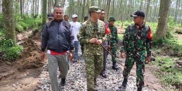 Komitmen Sukseskan TMMD 127, Dansatgas Kodim Kediri Pantau Pembangunan di Gadungan