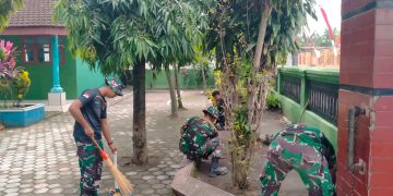 Jelang Ramadhan 2026, Satgas TMMD ke-127 Bersihkan Sekolah dan Masjid di Desa Gadungan
