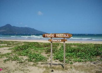 Banyuwangi dan Surga Sunyinya di Selatan: Pesona Pantai Mustika yang Mengantar ke Pulau Bedil