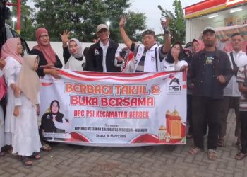 Pererat Kedekatan dengan Masyarakat, DPC PSI Berbek Tebar Ratusan Takjil Gratis