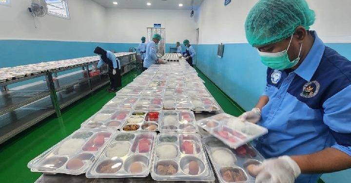 Pagu MBG Turun Jadi Rp268 Triliun, Program Makan Gratis Tetap Berjalan