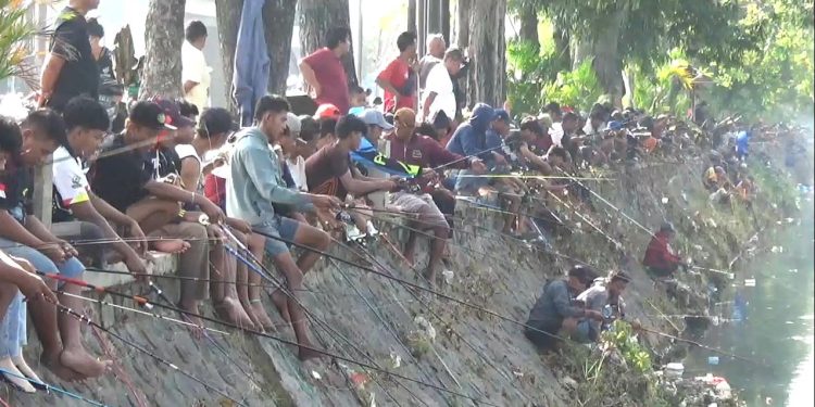 Meriah ,Mancing Mania 1 Ton Ikan Lele HUT ke-51 TAM Syariah Diserbu Ribuan Warga