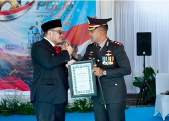 Bupati Kediri Terima Penghargaan pada Peringatan HUT Bhayangkara ke-80