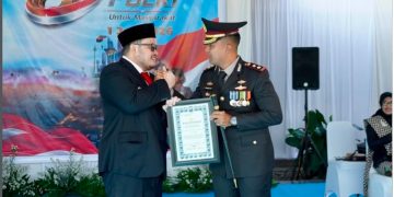 Bupati Kediri Terima Penghargaan pada Peringatan HUT Bhayangkara ke-80
