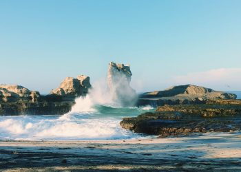 Pantai Klayar Pacitan Tawarkan Panorama Eksotis dan Sunset Memukau, Wisatawan Diimbau Waspadai Ombak Besar