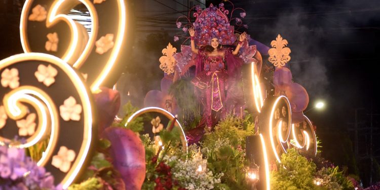 PT Gudang Garam Tbk Tampilkan “KERAJAAN BUNGA ANGGREK” Pada Dhoho Night Carnival 2026