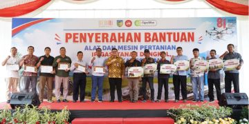 Tingkatkan Produktivitas Pertanian Kabupaten Kediri, Mas Dhito Salurkan 216 Bantuan Alsintan Bagi Petani