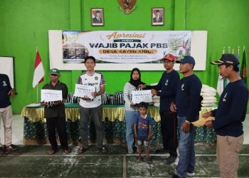 Bentuk Apresiasi, Pemdes Kayen Kidul Beri Penghargaan bagi 68 Wajib Pajak PBB
