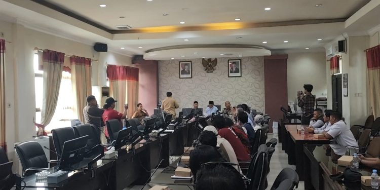 Komisi II DPRD Nganjuk Mediasi Sengketa Kredit Ahli Waris, Para Pihak Sepakati Penyelesaian Kekeluargaan