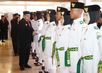 Bupati Kediri Kukuhkan Paskibraka, Pesan Jaga Pancasila dan Jadi Teladan