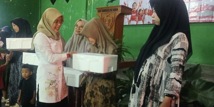 Tekan Stunting, Pemkab Kediri Ajak Warga Biasakan Makan Ikan Sejak Dini