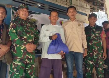 Semarak HUT ke-81 RI: Kodim 0810/Nganjuk Gandeng Insan Pers,LSM dan Mahasiswa Door-to-Door Bagikan Ratusan Paket Sembako