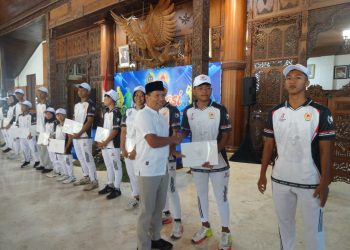 Bagikan Reward Untuk Atlet Berprestasi, Ini Harapan Plt Bupati Tulungagung